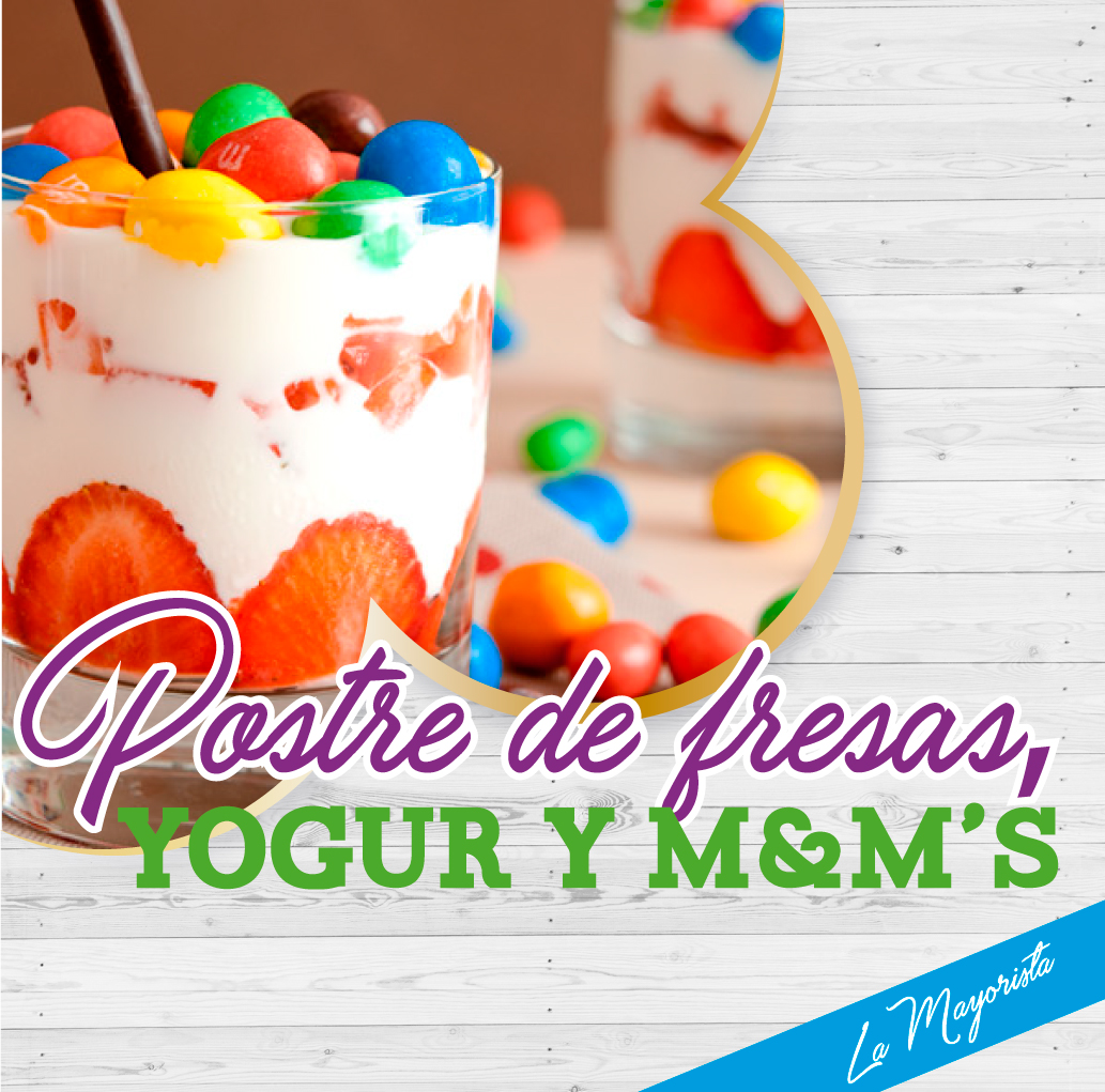 Postre de fresas, yogur y M&M’s   